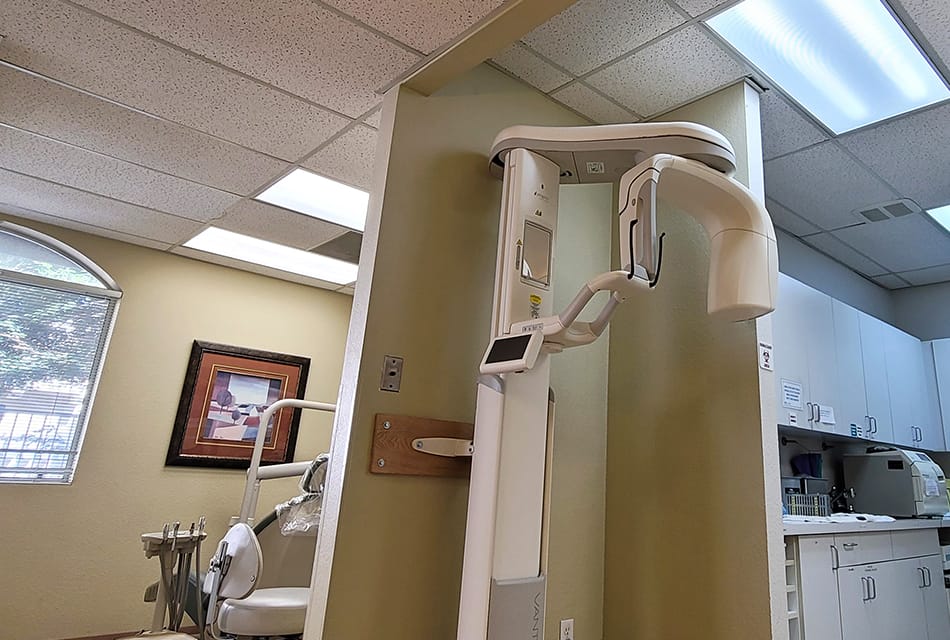 Panoramic x-ray machine